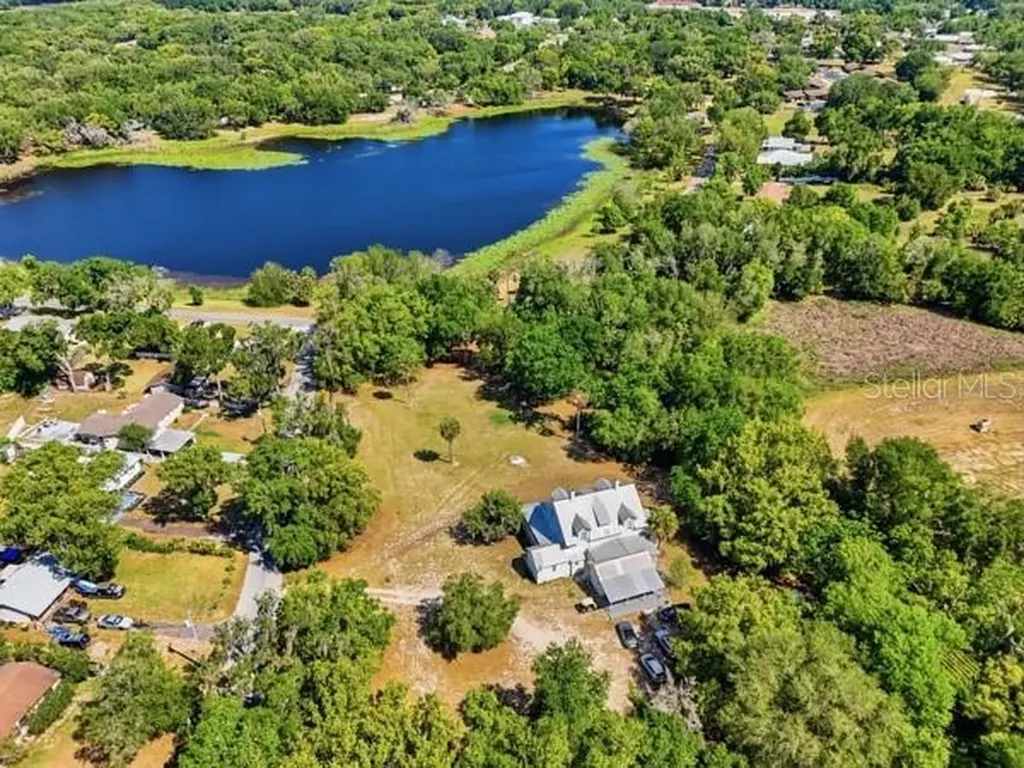 511 E Mirror Lake Drive Fruitland Park FL 34731