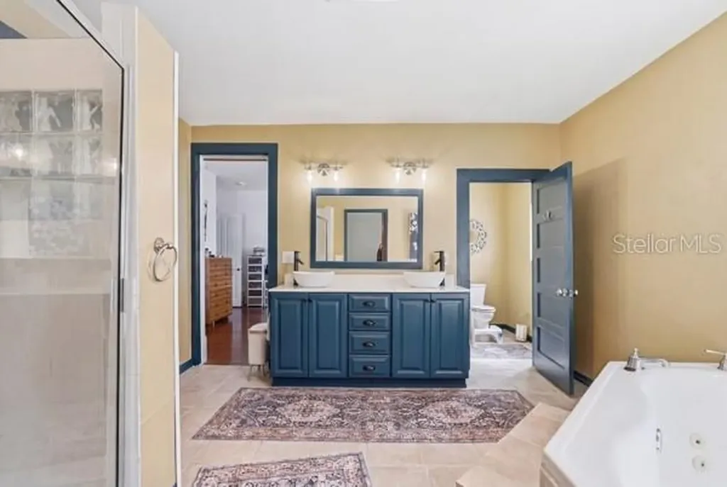 511 E Mirror Lake Drive Fruitland Park FL 34731
