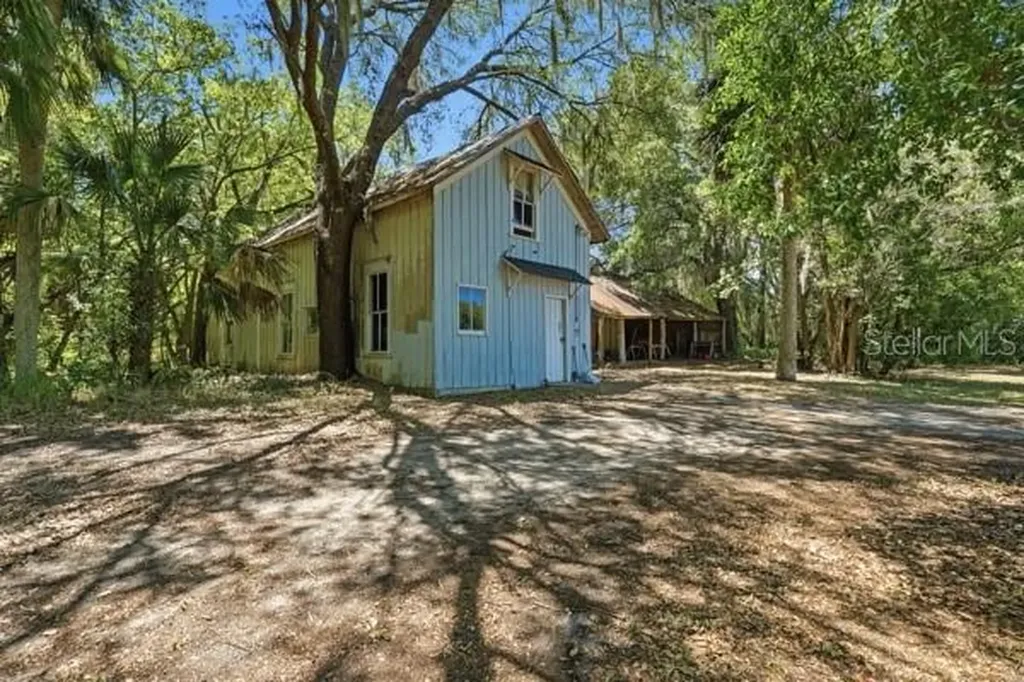 511 E Mirror Lake Drive Fruitland Park FL 34731