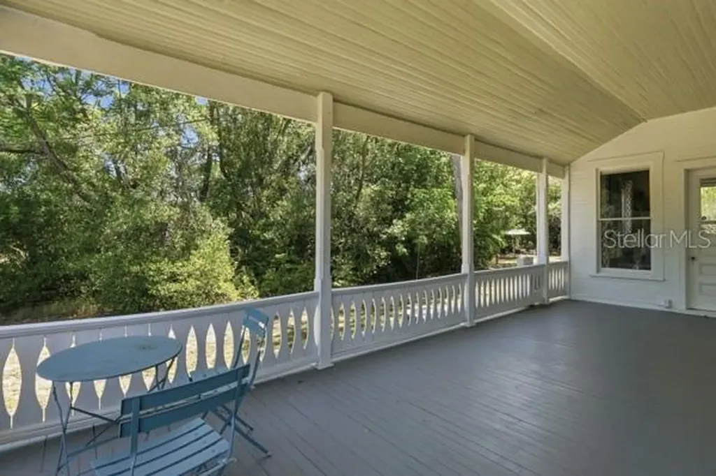 511 E Mirror Lake Drive Fruitland Park FL 34731