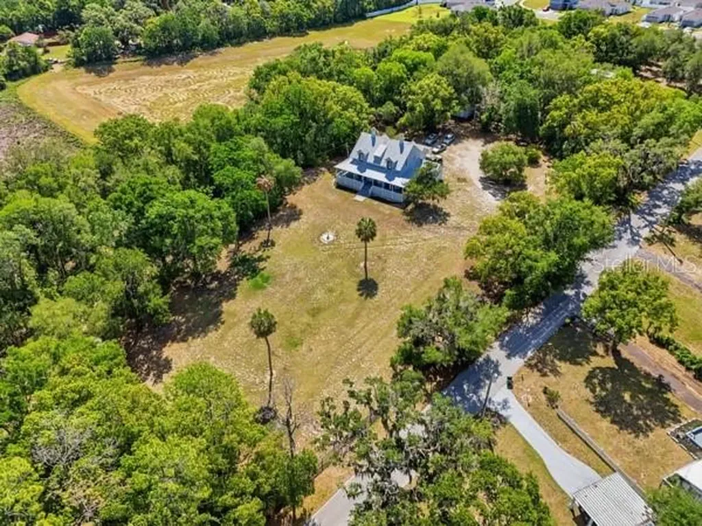511 E Mirror Lake Drive Fruitland Park FL 34731