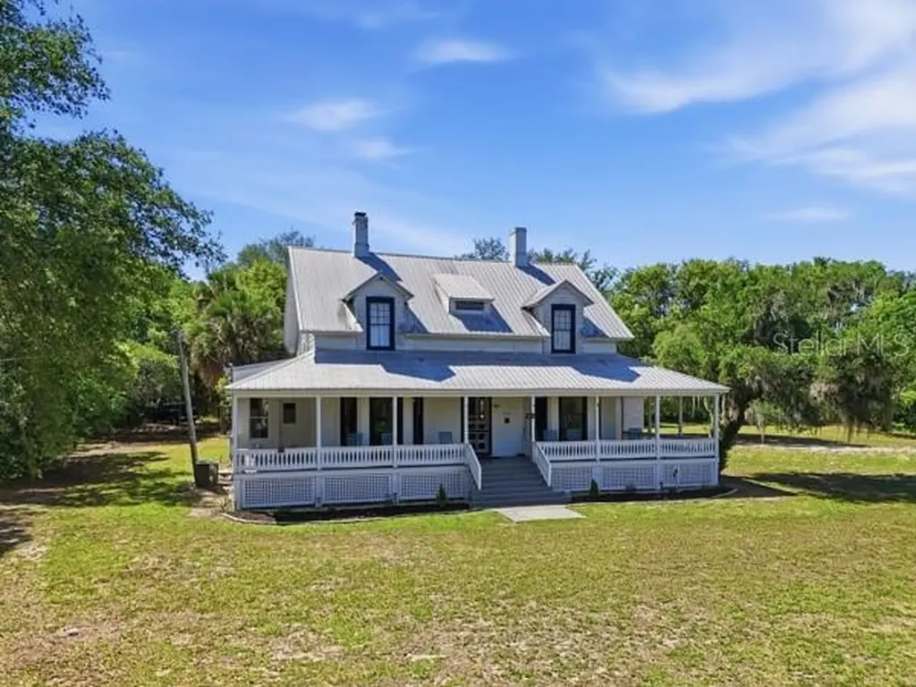 511 E Mirror Lake Drive Fruitland Park FL 34731
