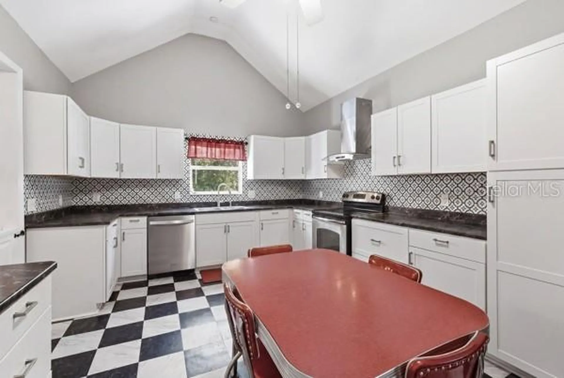 511 E Mirror Lake Drive Fruitland Park FL 34731