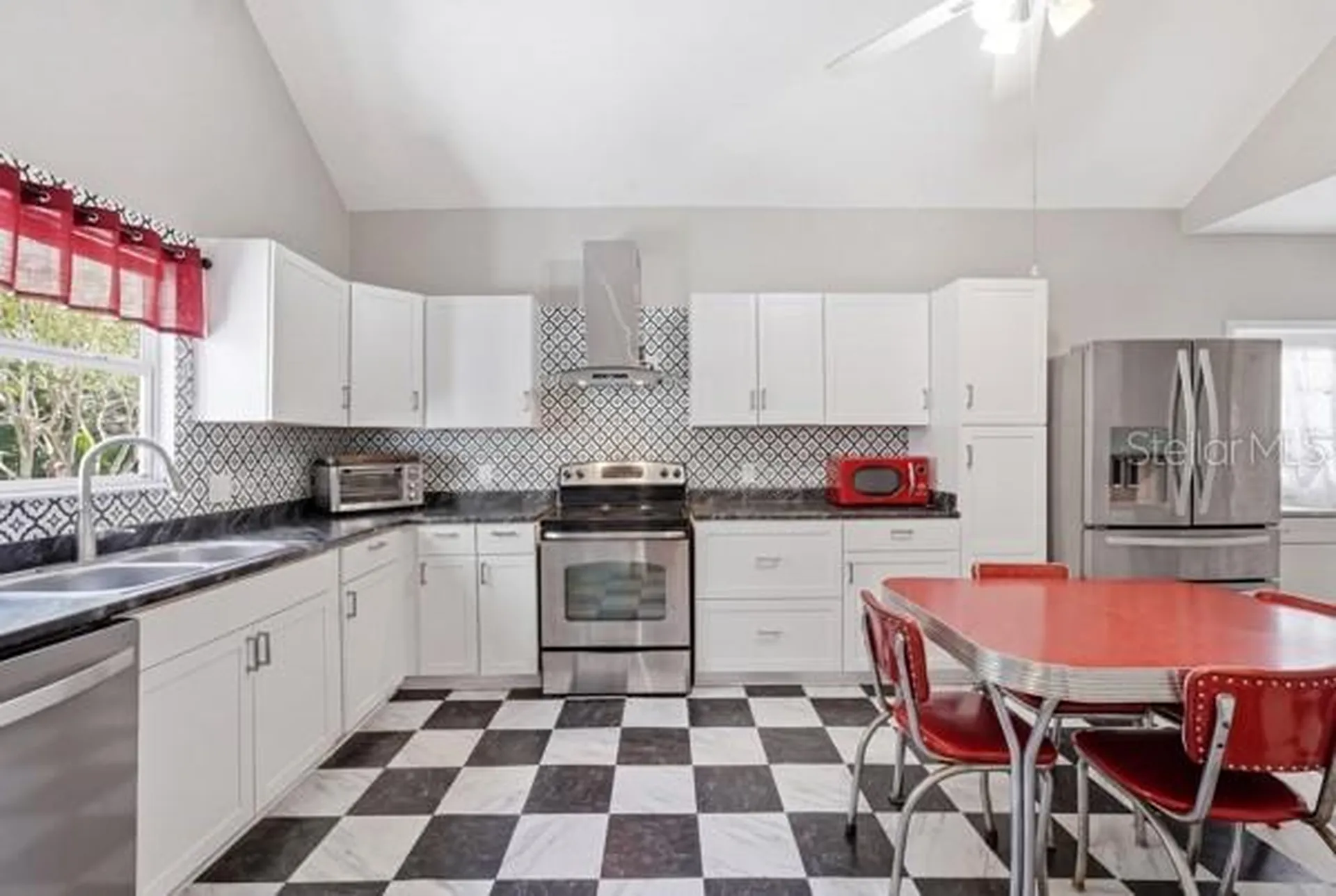 511 E Mirror Lake Drive Fruitland Park FL 34731