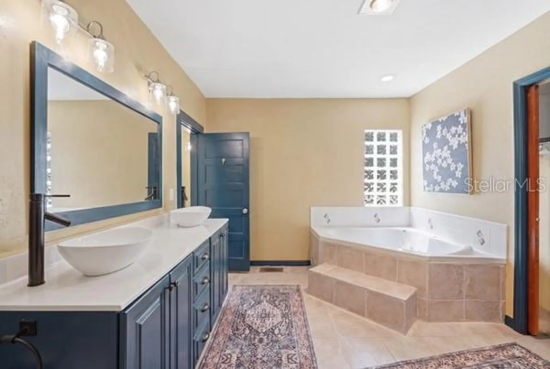 511 E Mirror Lake Drive Fruitland Park FL 34731