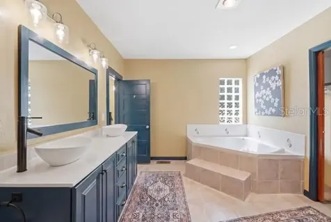 511 E Mirror Lake Drive Fruitland Park FL 34731