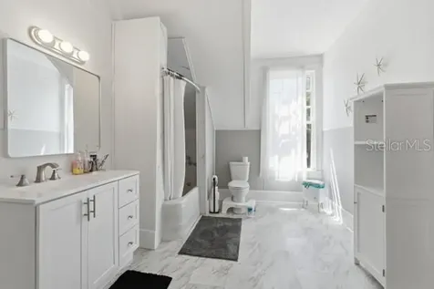 511 E Mirror Lake Drive Fruitland Park FL 34731