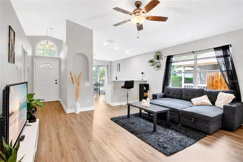 2413 Radnor Avenue Orlando FL 32826