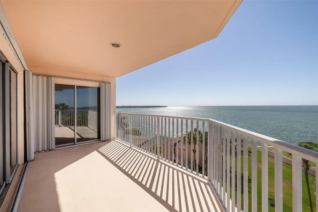 7432 Sunshine Skyway Lane S St Petersburg FL 33711