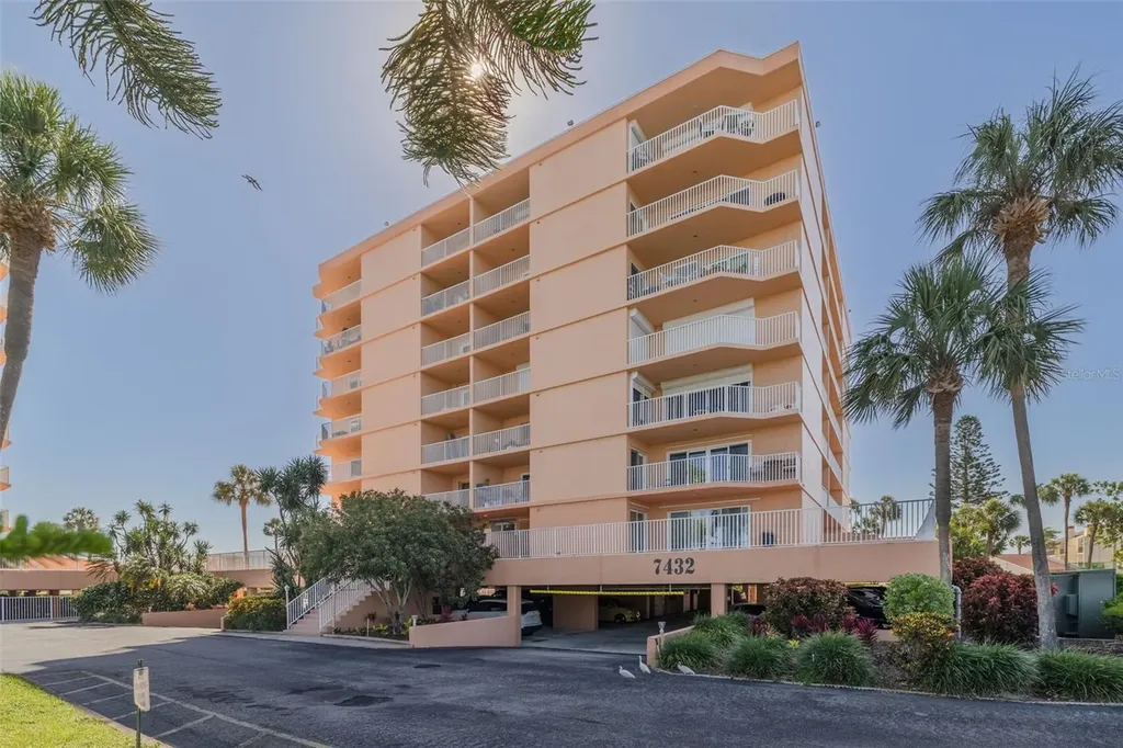 7432 Sunshine Skyway Lane S St Petersburg FL 33711