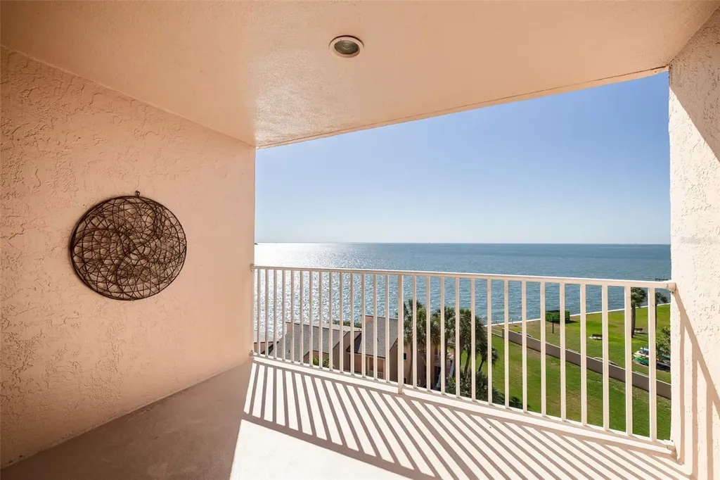 7432 Sunshine Skyway Lane S St Petersburg FL 33711