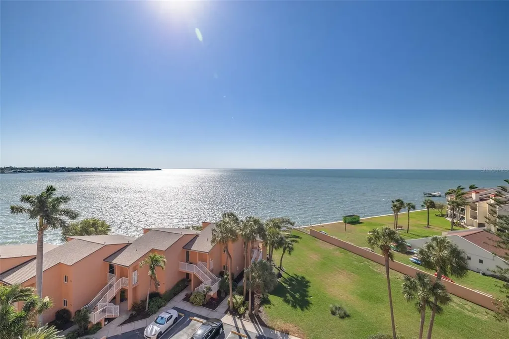 7432 Sunshine Skyway Lane S St Petersburg FL 33711
