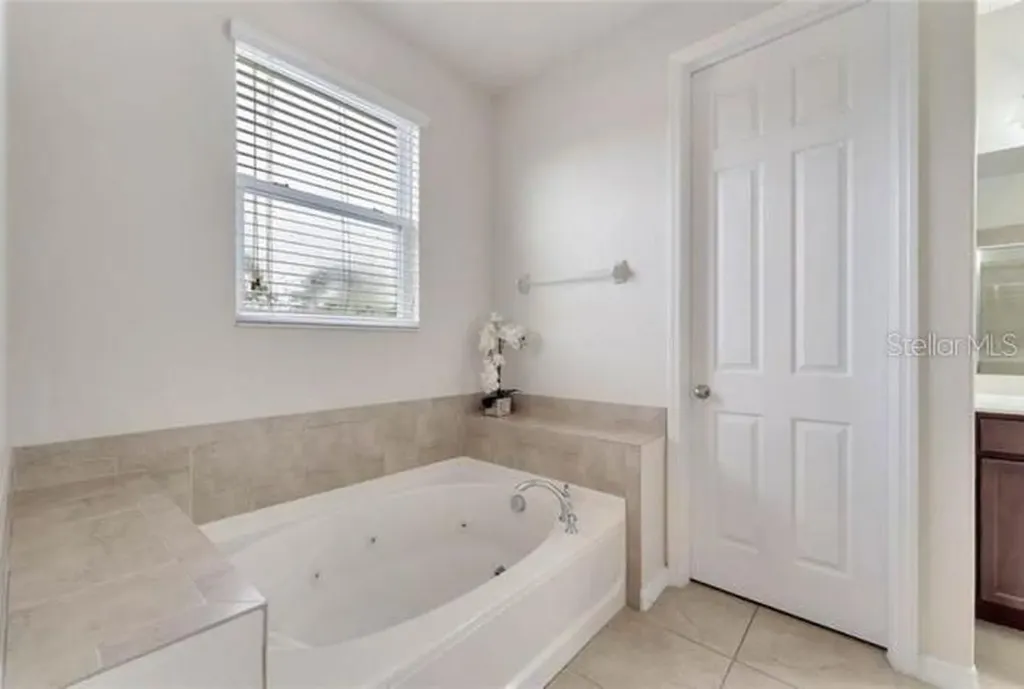 5233 Dove Tree Street Orlando FL 32811