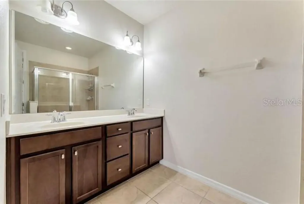 5233 Dove Tree Street Orlando FL 32811
