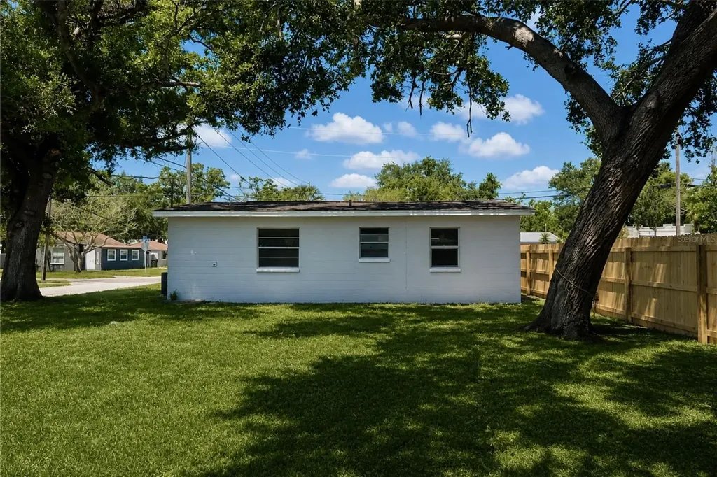 821 14th Avenue NW Largo FL 33770