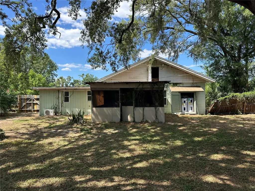 921 E 121st Avenue Tampa FL 33612