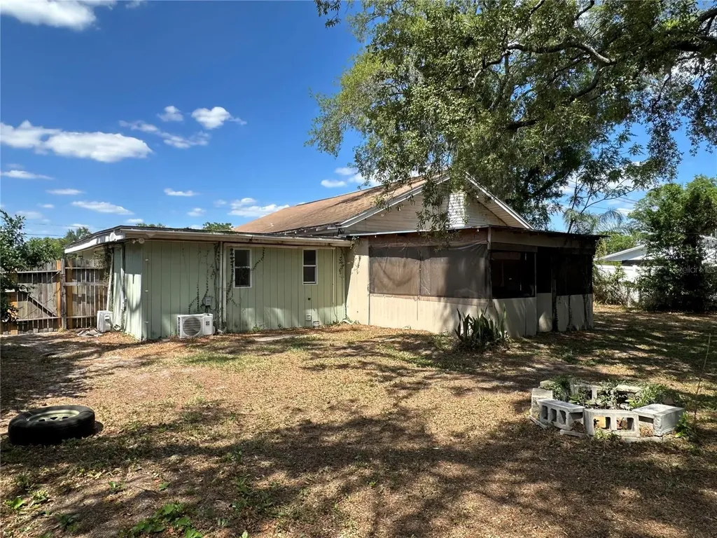 921 E 121st Avenue Tampa FL 33612