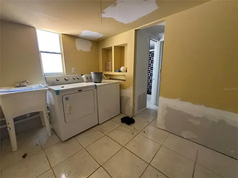 921 E 121st Avenue Tampa FL 33612