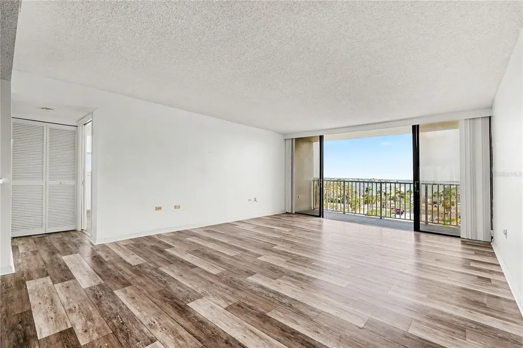 450 Treasure Island Causeway Treasure Island FL 33706
