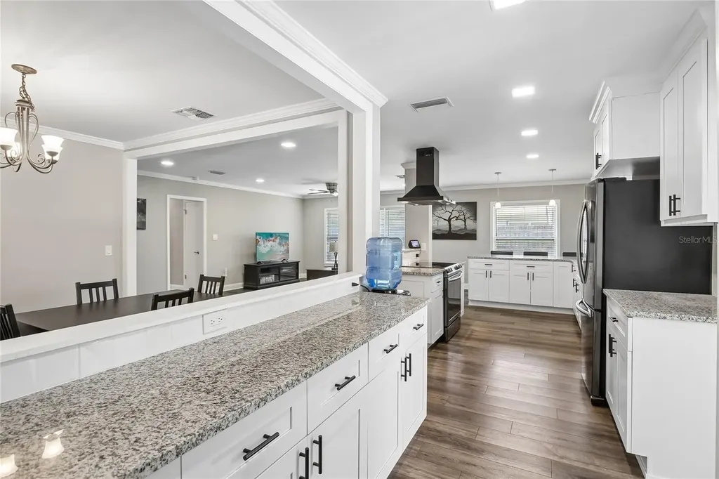 1872 Hunt Lane Clearwater FL 33764