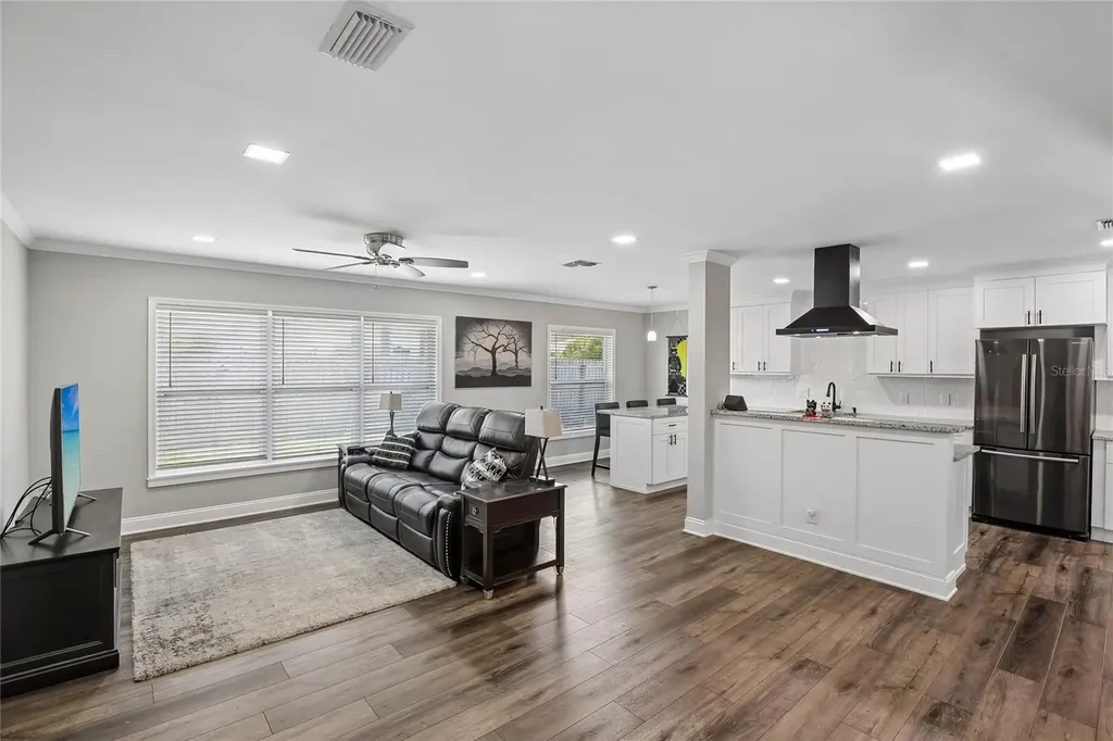 1872 Hunt Lane Clearwater FL 33764