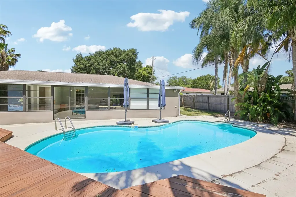 1872 Hunt Lane Clearwater FL 33764