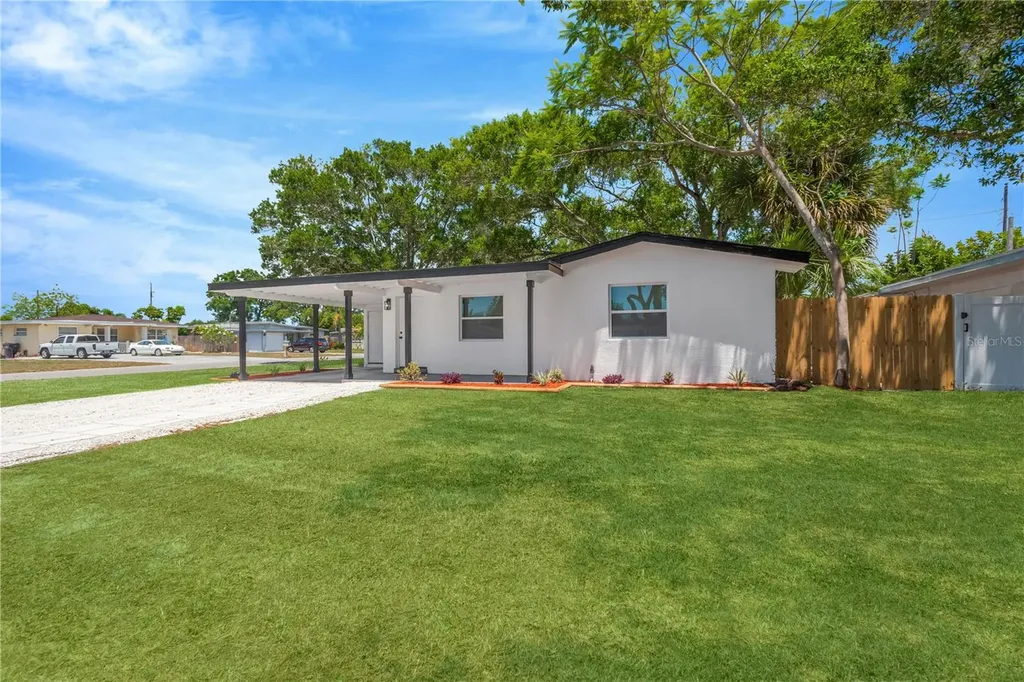 5052 Jasmine Circle St Petersburg FL 33714