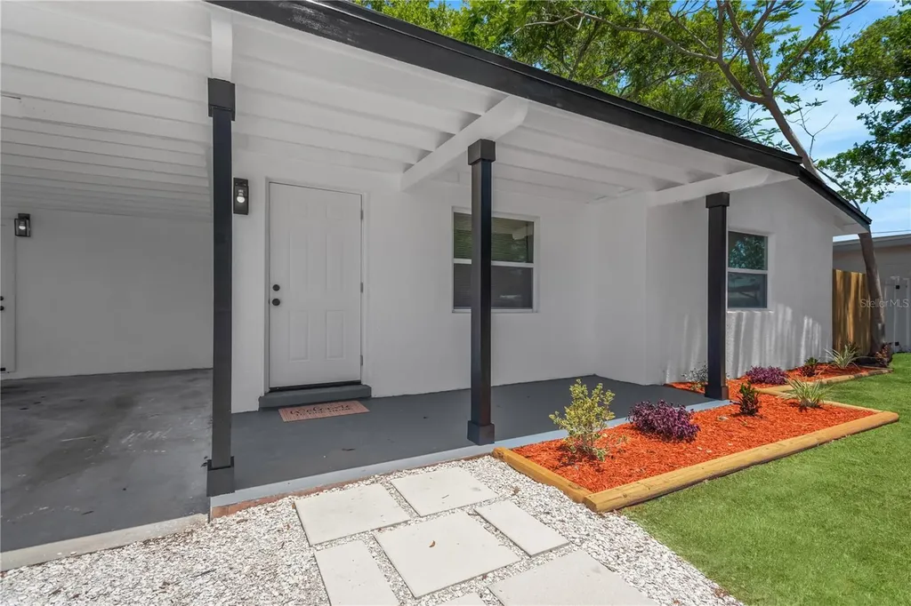 5052 Jasmine Circle St Petersburg FL 33714