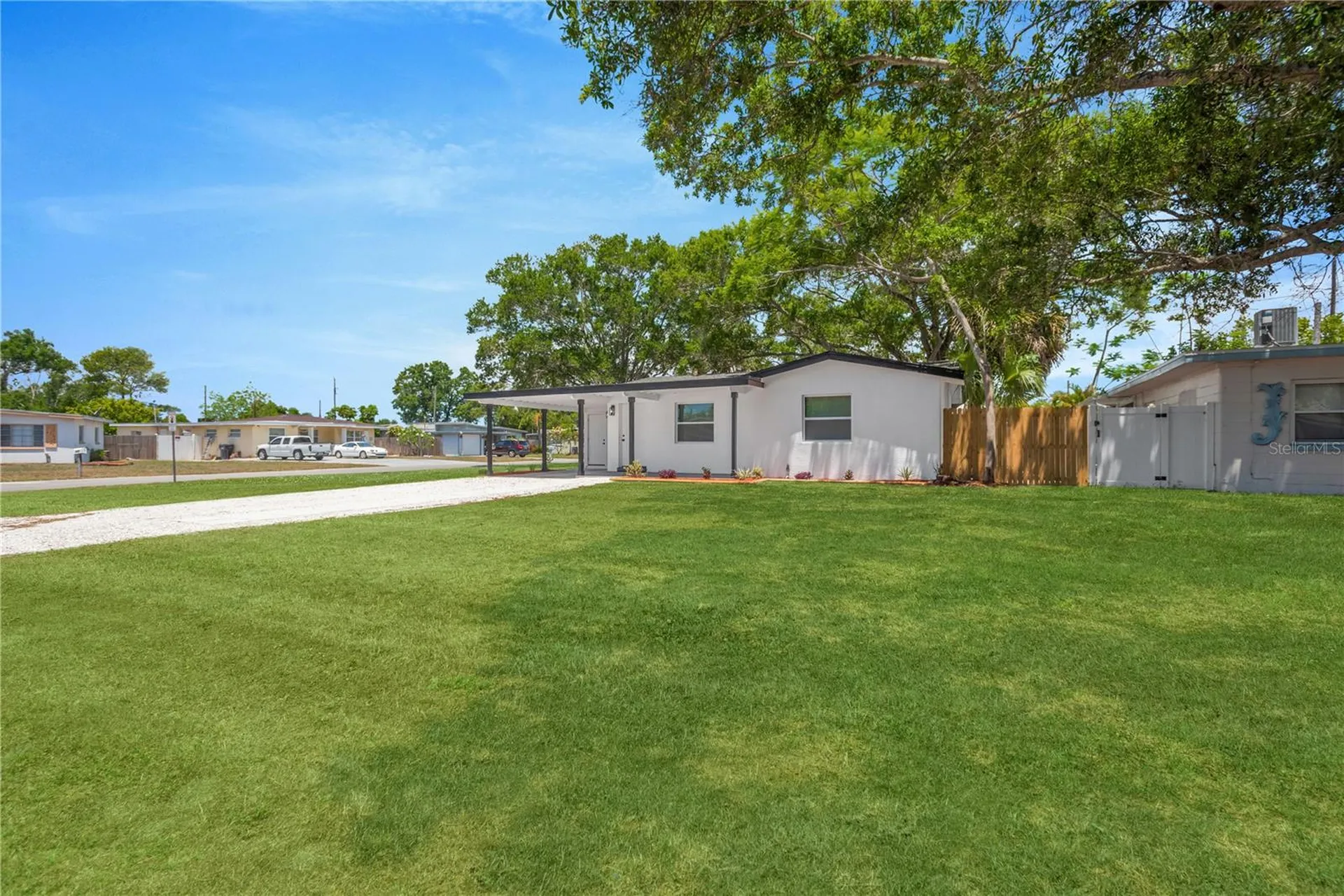 5052 Jasmine Circle St Petersburg FL 33714
