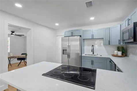 5052 Jasmine Circle St Petersburg FL 33714