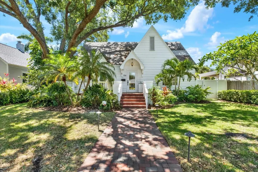 156 21st Avenue NE St Petersburg FL 33704