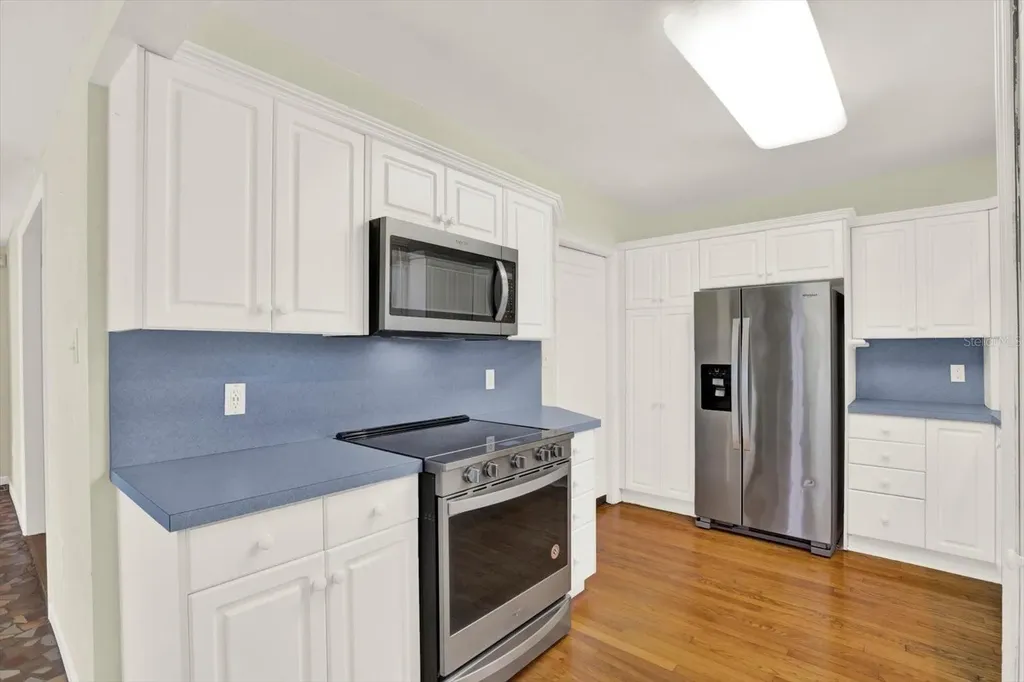 156 21st Avenue NE St Petersburg FL 33704
