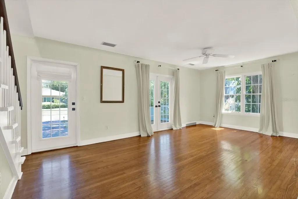 156 21st Avenue NE St Petersburg FL 33704