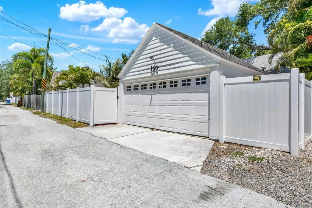156 21st Avenue NE St Petersburg FL 33704