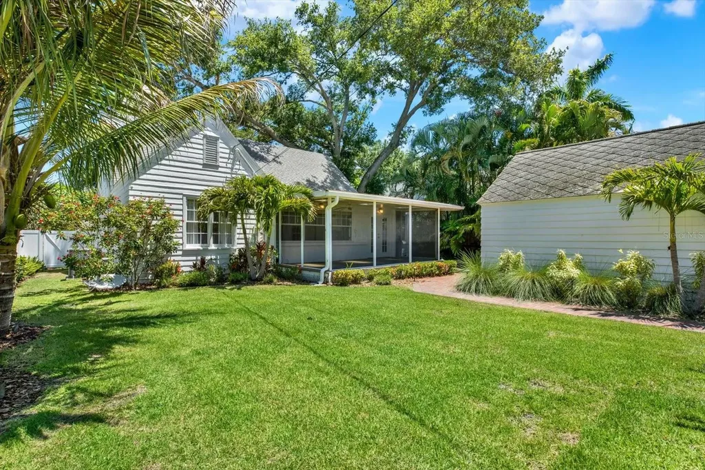 156 21st Avenue NE St Petersburg FL 33704