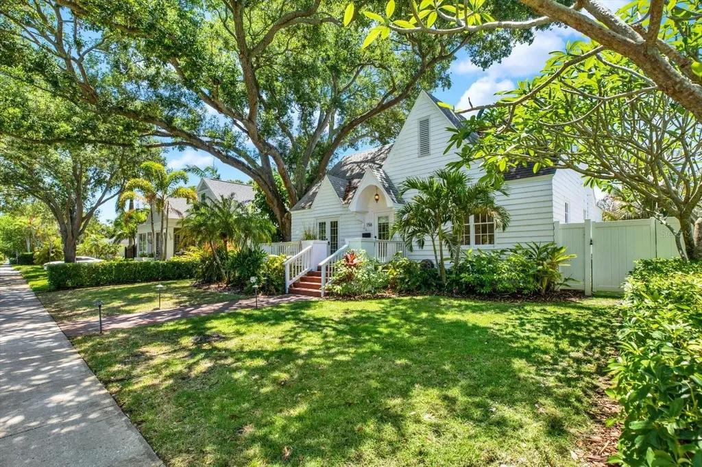 156 21st Avenue NE St Petersburg FL 33704