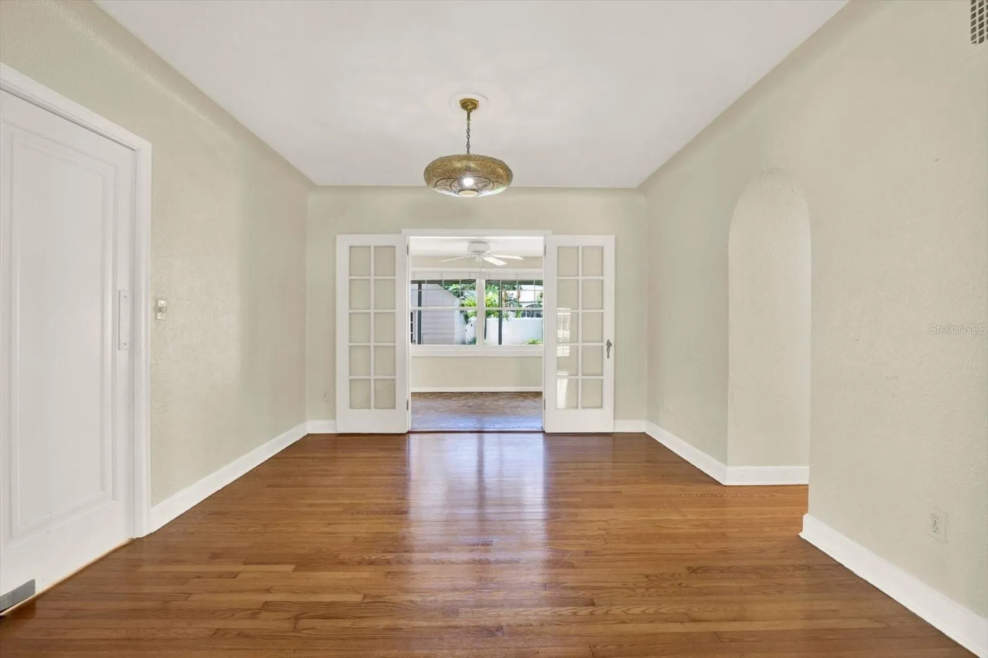 156 21st Avenue NE St Petersburg FL 33704