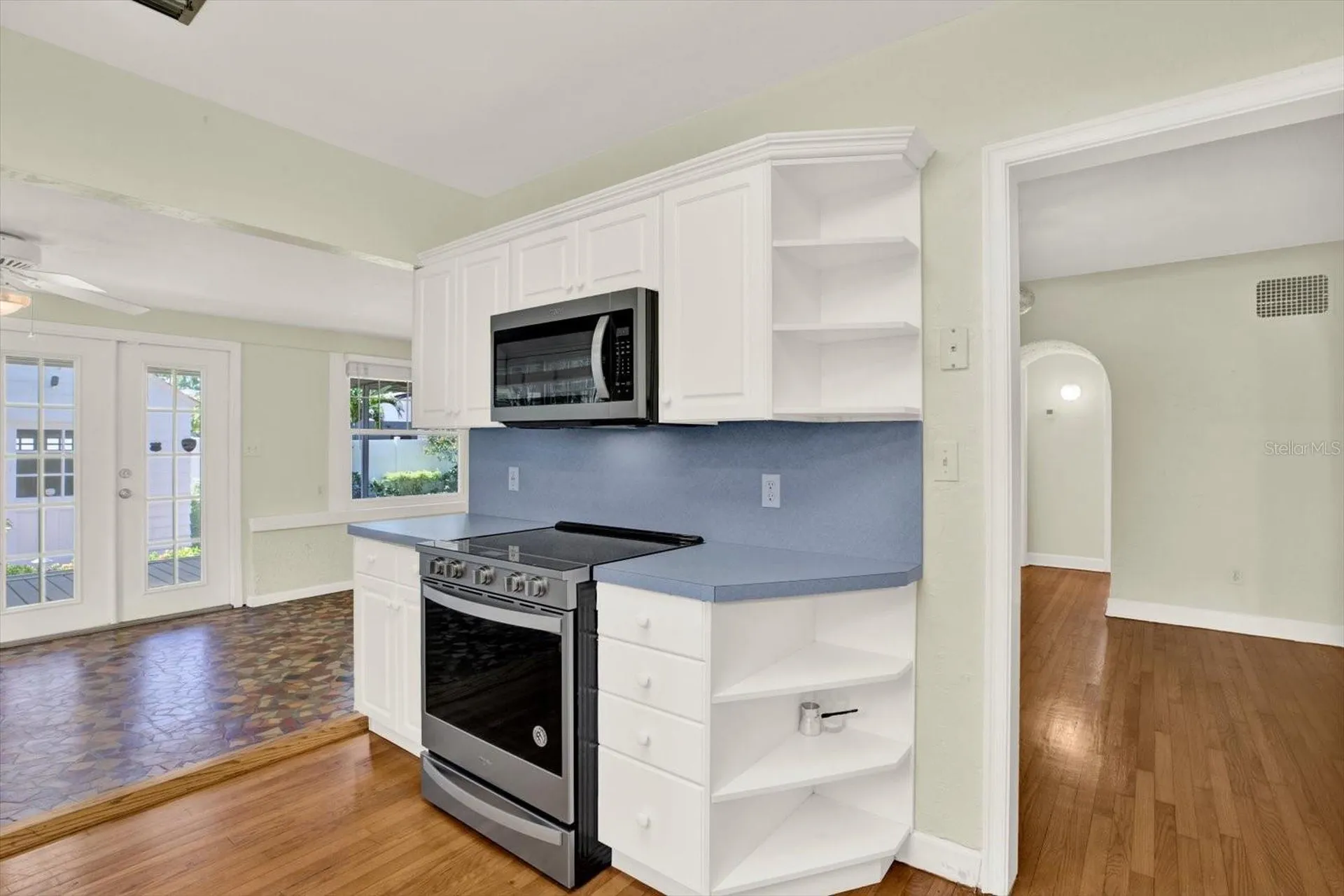156 21st Avenue NE St Petersburg FL 33704
