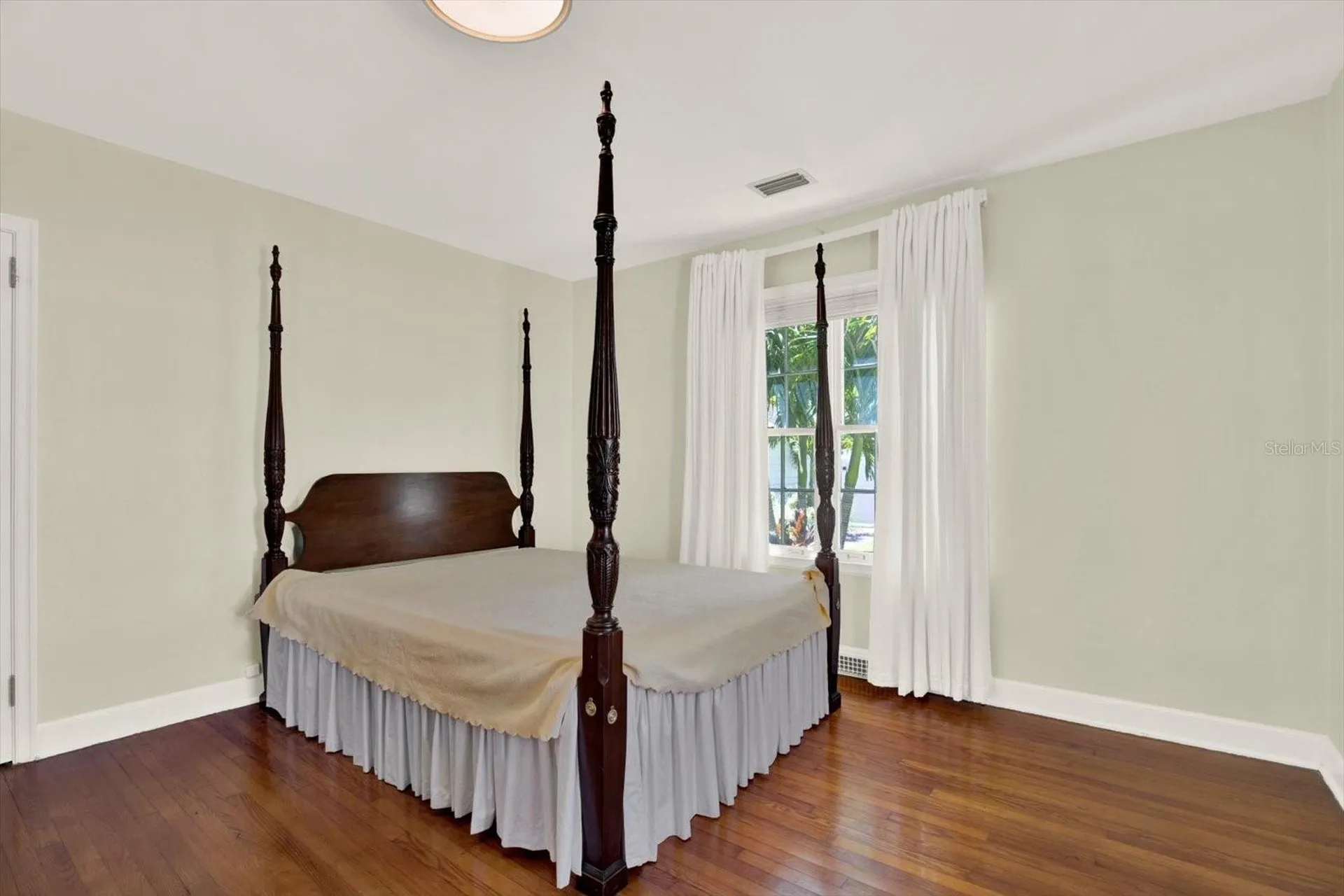 156 21st Avenue NE St Petersburg FL 33704
