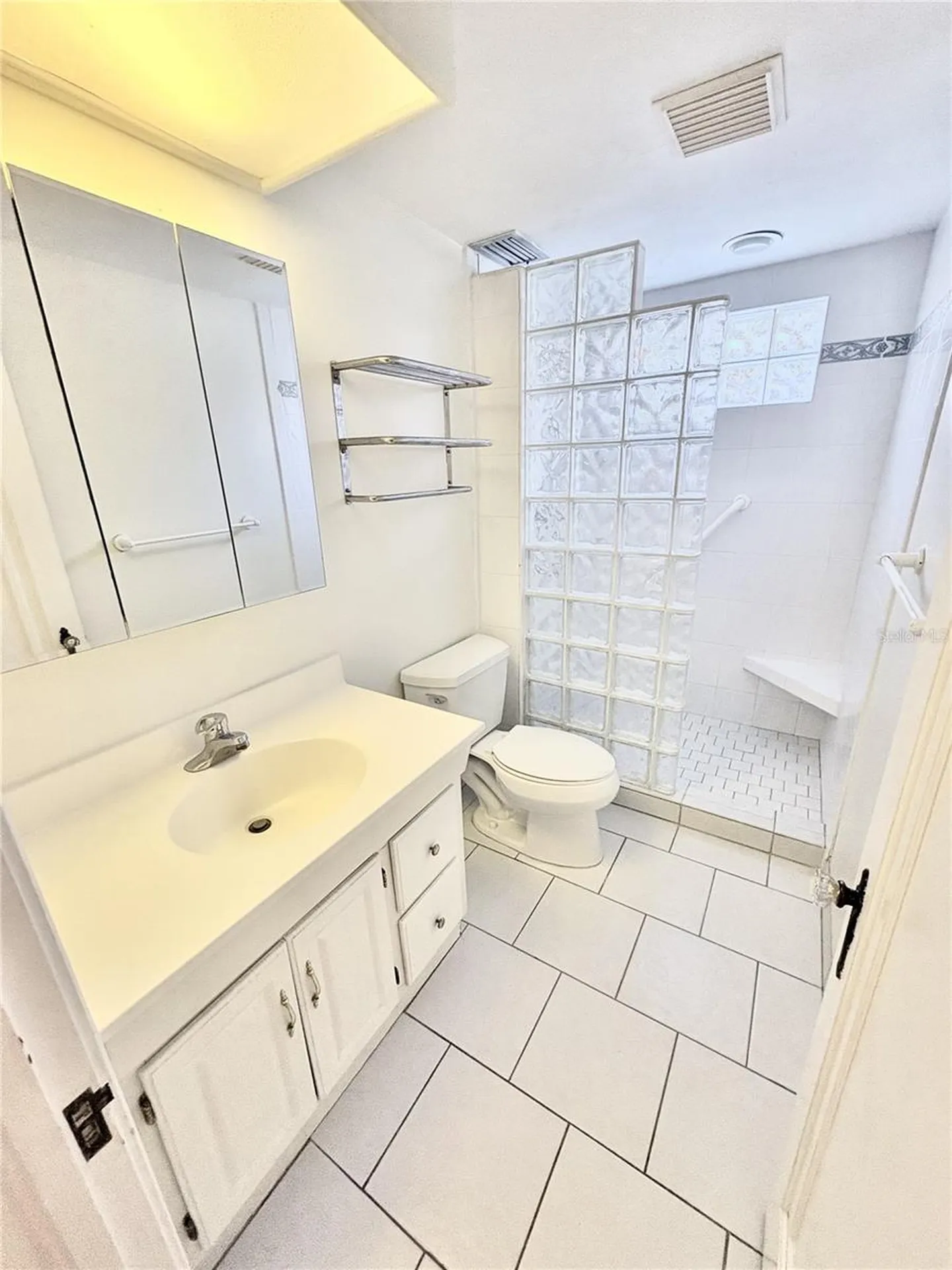 156 21st Avenue NE St Petersburg FL 33704