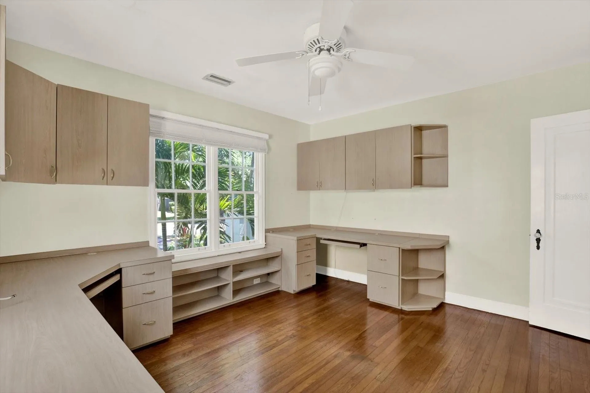 156 21st Avenue NE St Petersburg FL 33704