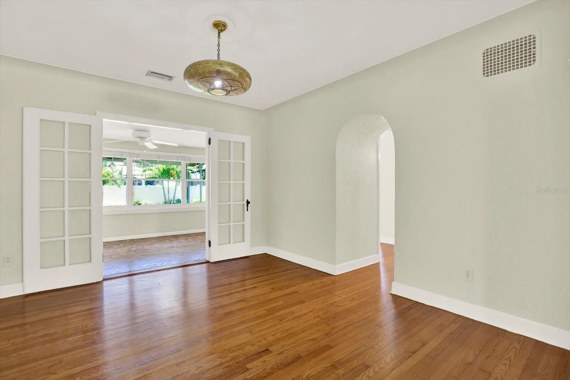 156 21st Avenue NE St Petersburg FL 33704