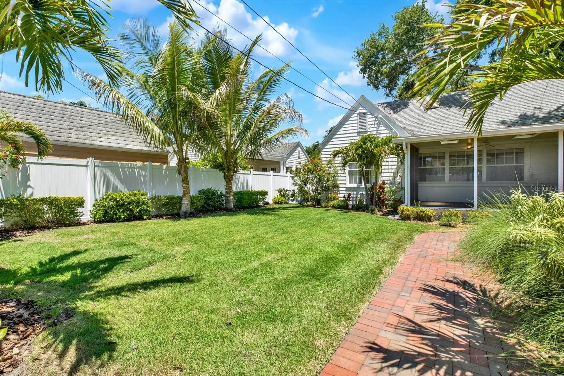 156 21st Avenue NE St Petersburg FL 33704