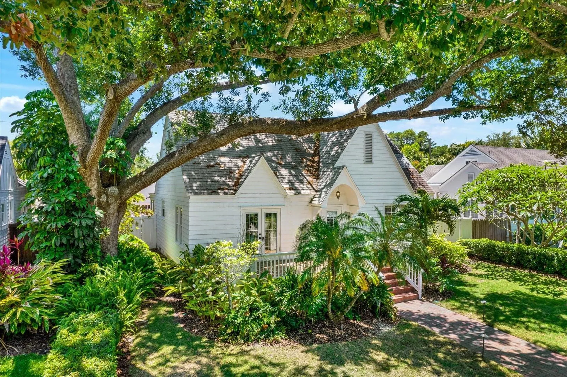 156 21st Avenue NE St Petersburg FL 33704