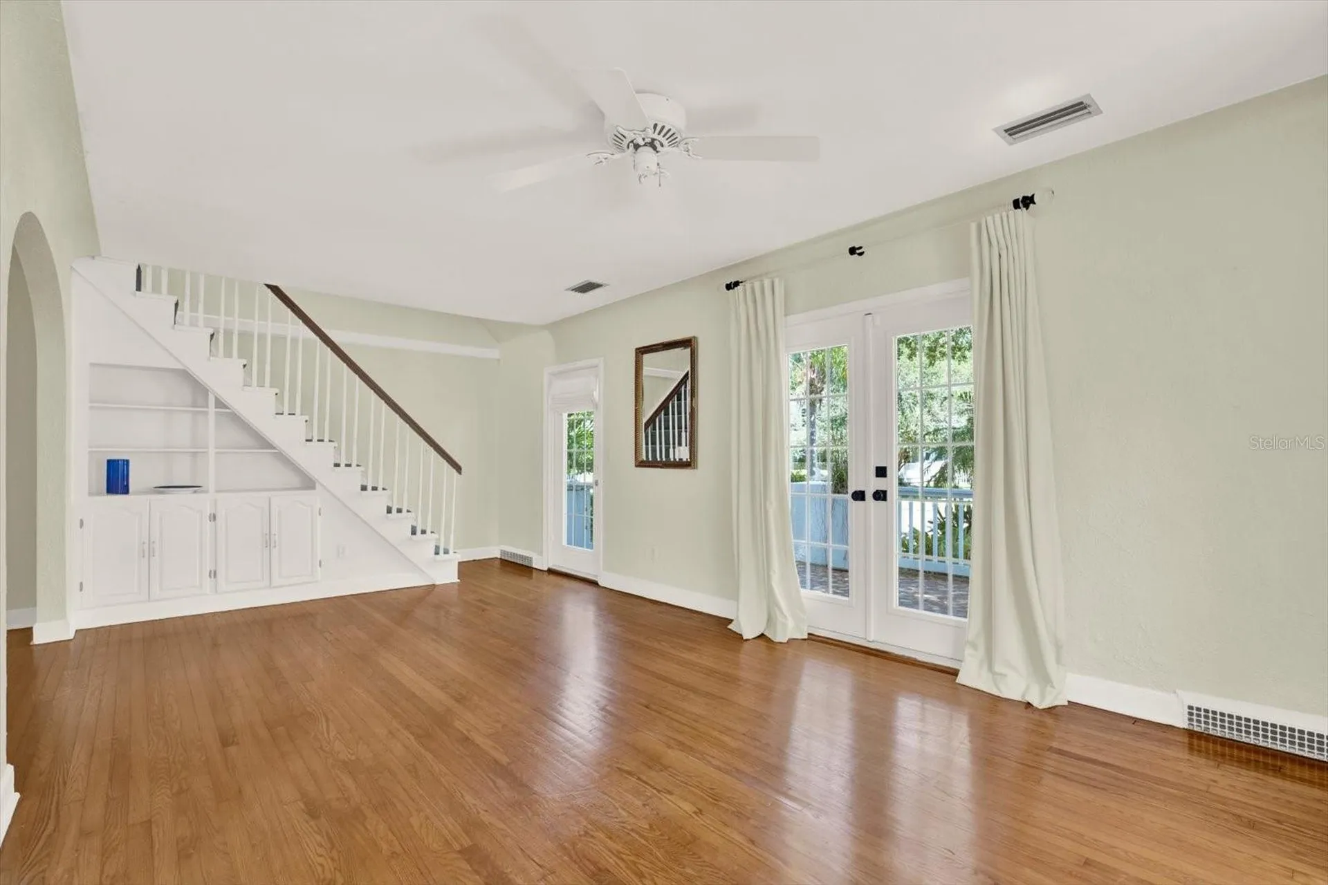 156 21st Avenue NE St Petersburg FL 33704
