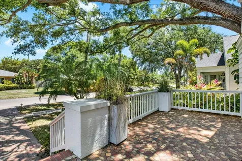156 21st Avenue NE St Petersburg FL 33704