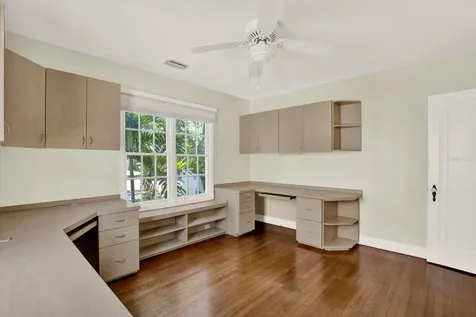 156 21st Avenue NE St Petersburg FL 33704