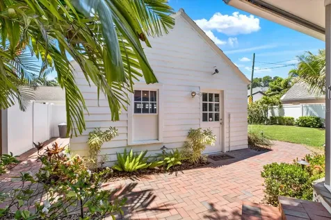 156 21st Avenue NE St Petersburg FL 33704