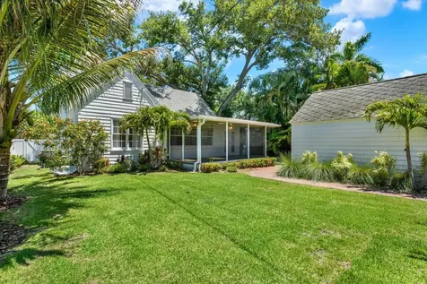 156 21st Avenue NE St Petersburg FL 33704
