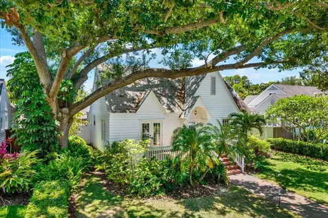 156 21st Avenue NE St Petersburg FL 33704